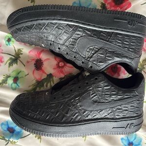 Nike Black Croc-Embossed Low Top Sneakers